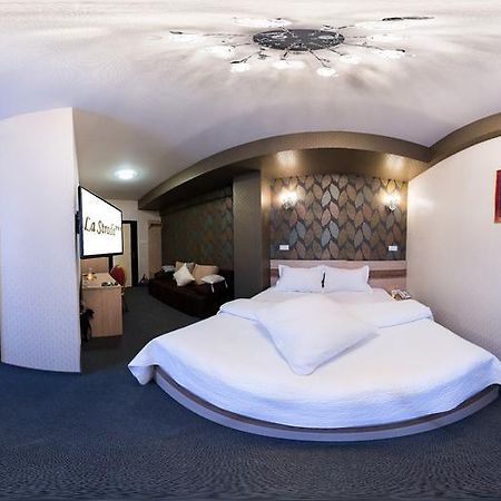 Hotel La Strada Ploieşti Rum bild