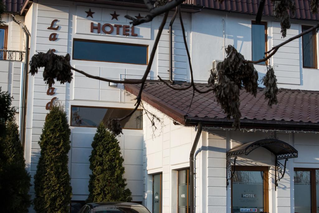 Hotel La Strada Ploieşti Exteriör bild