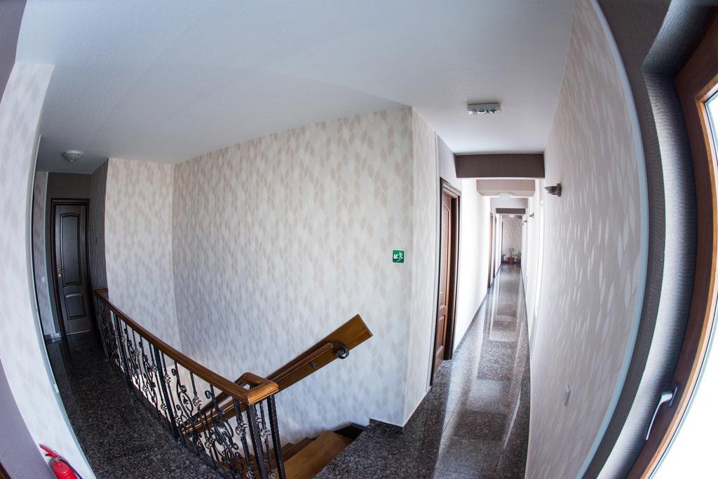 Hotel La Strada Ploieşti Exteriör bild