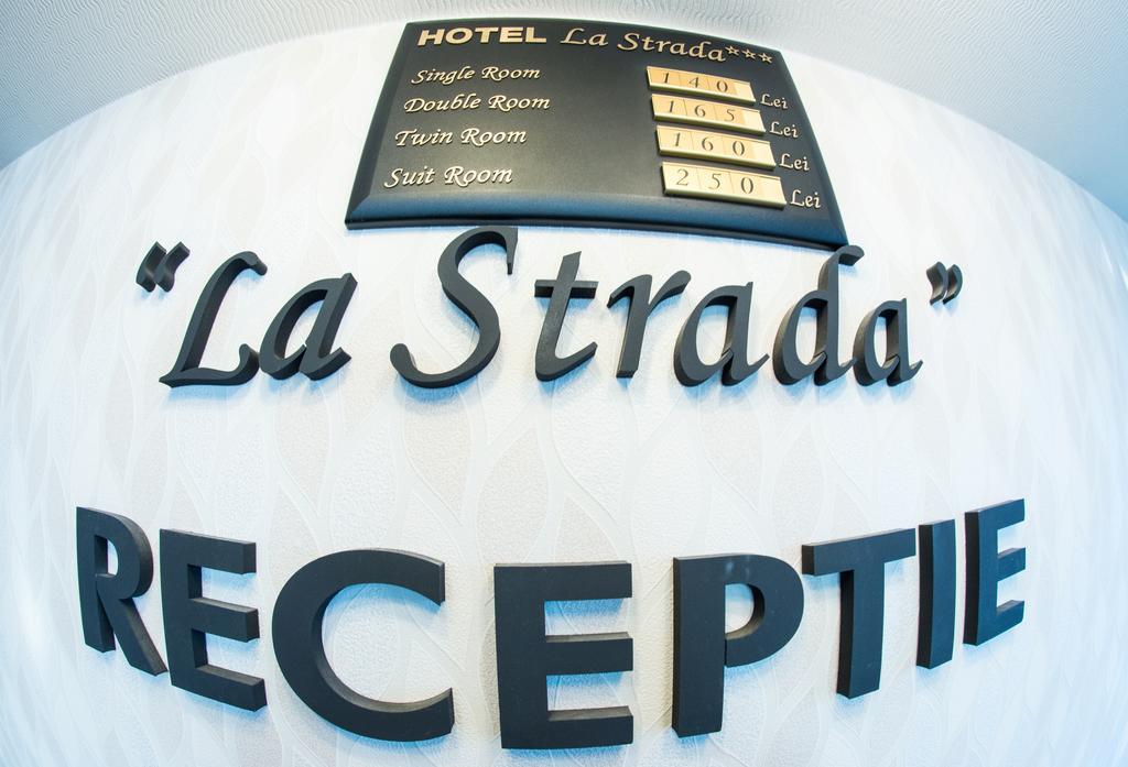 Hotel La Strada Ploieşti Exteriör bild