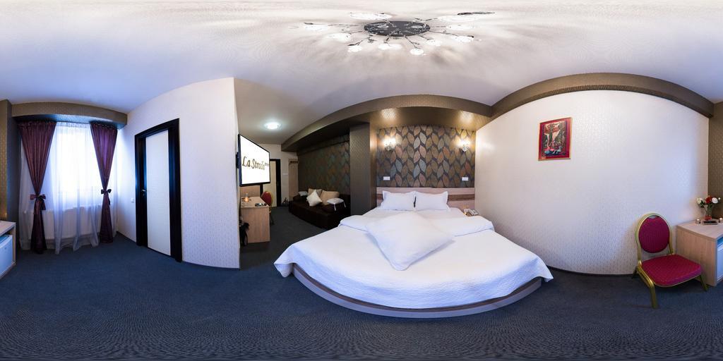 Hotel La Strada Ploieşti Rum bild