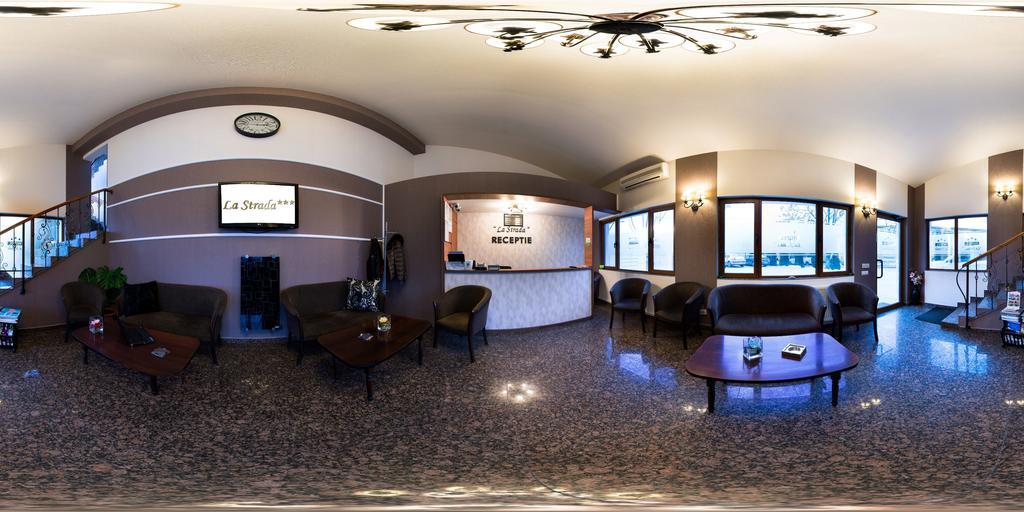 Hotel La Strada Ploieşti Exteriör bild