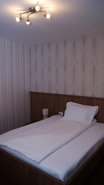 Hotel La Strada Ploieşti Exteriör bild