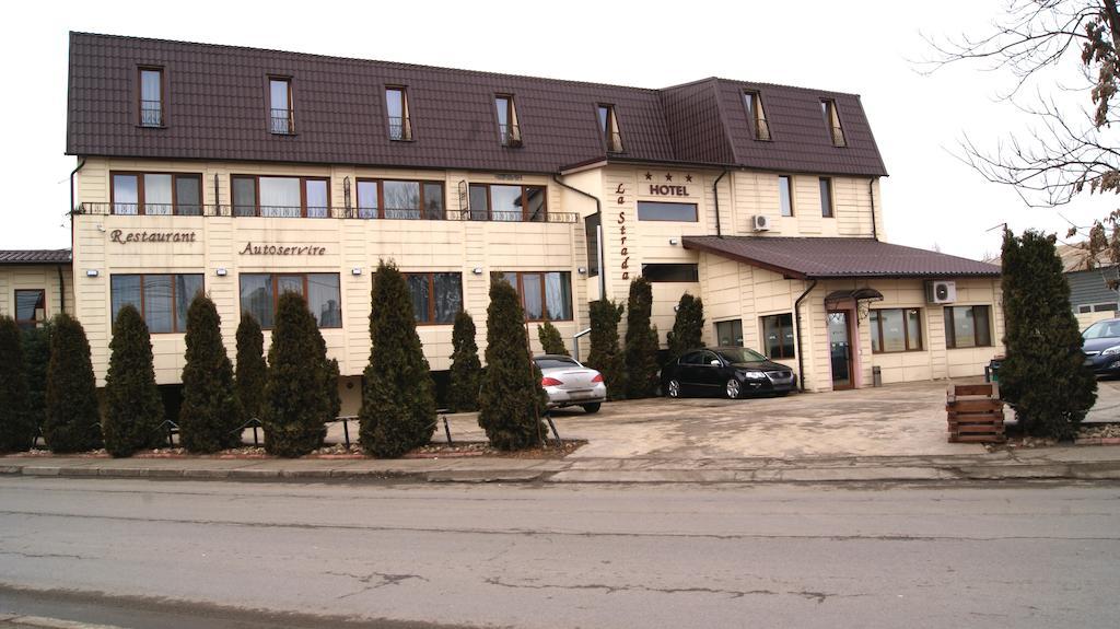 Hotel La Strada Ploieşti Exteriör bild