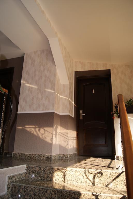 Hotel La Strada Ploieşti Exteriör bild