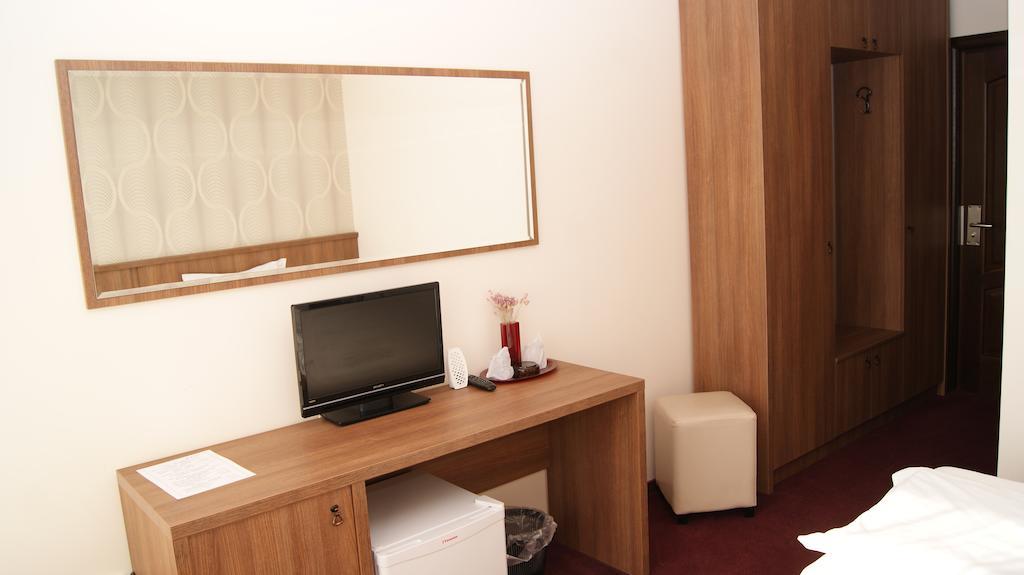Hotel La Strada Ploieşti Exteriör bild